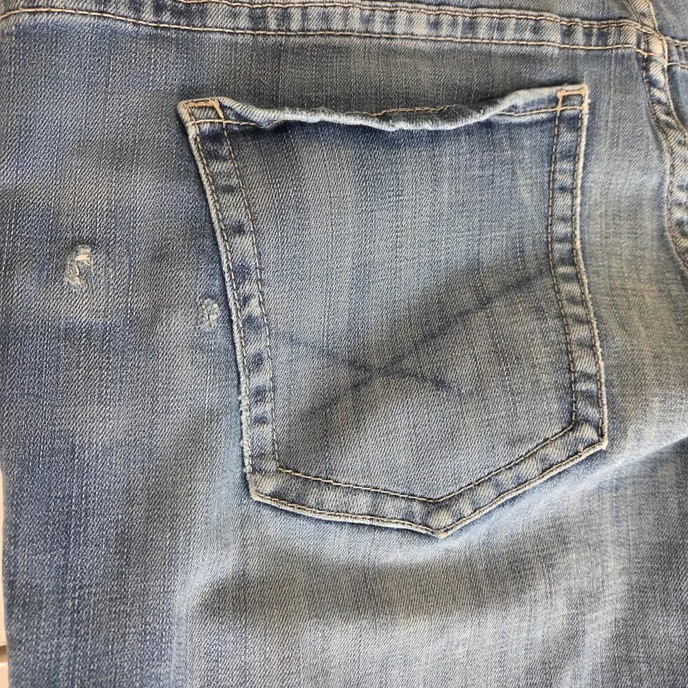 BKE Nolan Distressed Denium Med Wash, Straight Leg, Stretch Classic Fit 38wx34L